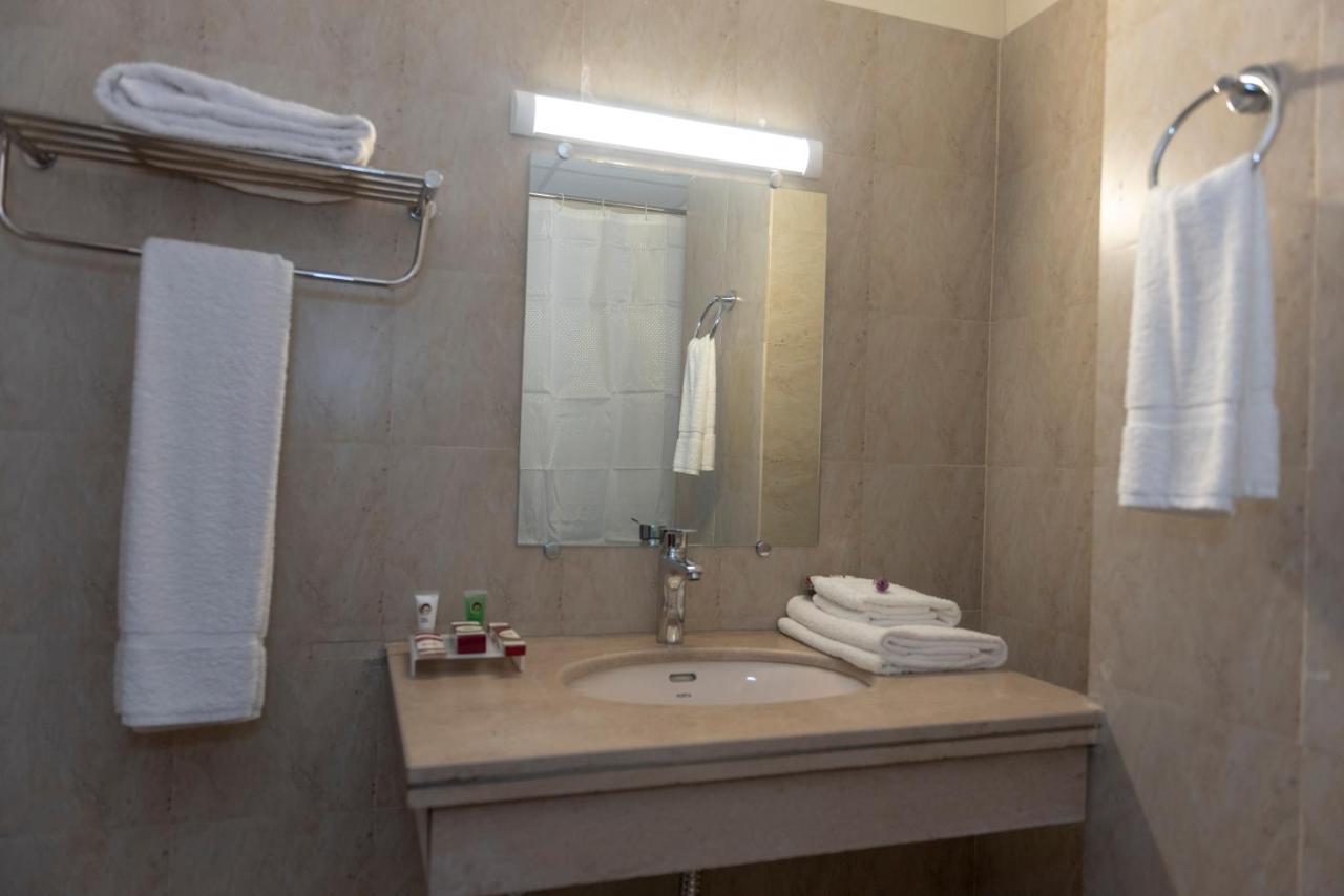 Hotel One Naran Buitenkant foto